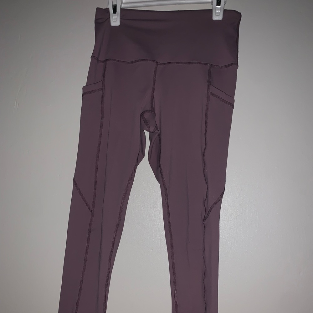 Super cute plum leggings